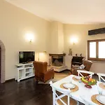 Flo' - Piscina Privata, Relax & Privacy *